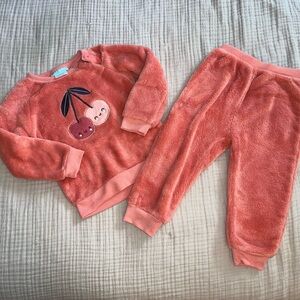 Baby Girl Cozy 2-piece set size 24 months